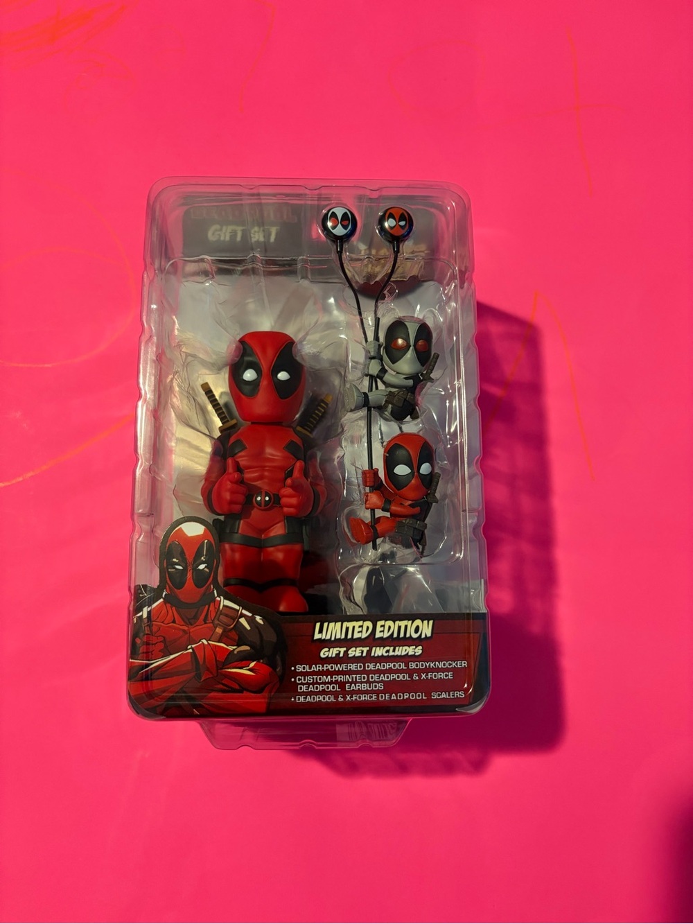 Deadpool Limited Edition Gift Set - Red and Black